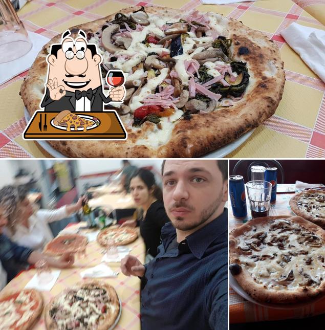 Prenditi una pizza a Pizzeria Addu Pepp