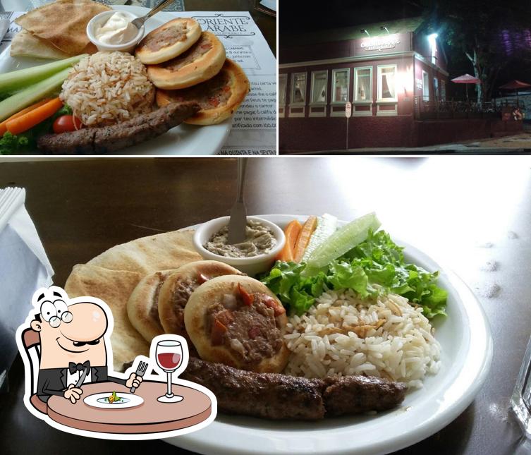 Comida em Restaurante Oriente Árabe