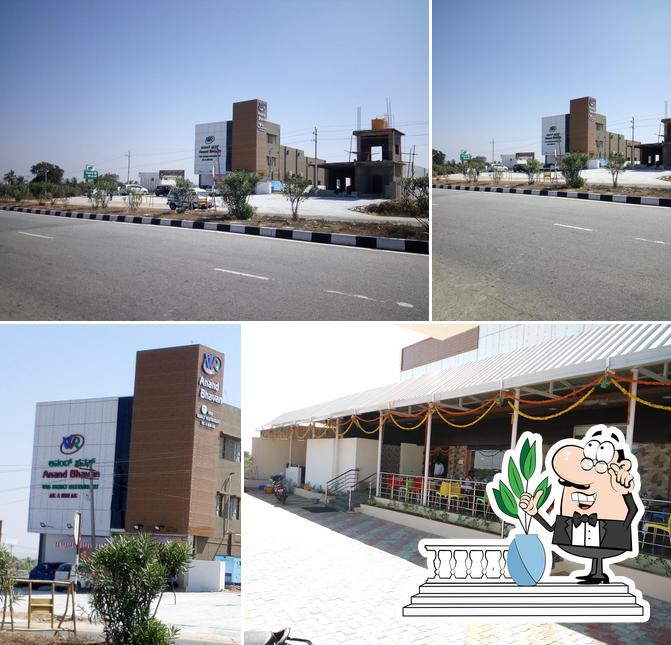 Check out how VVR ANAND BHAVAN (SPECIAL MULBAGAL DOSA) looks outside