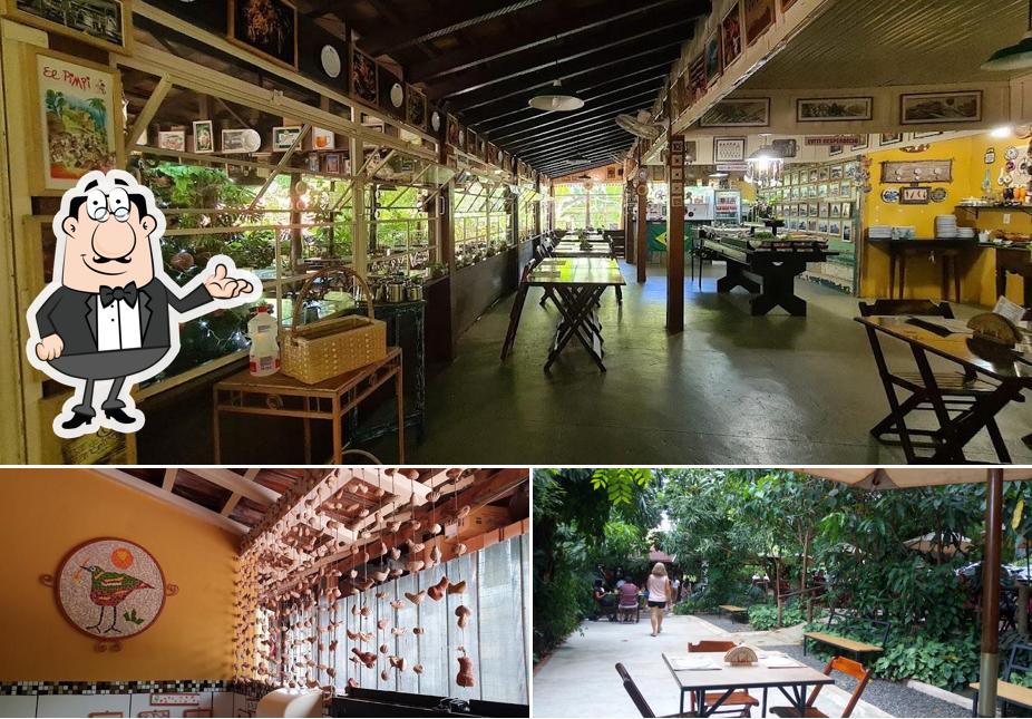 Sente em uma das mesas no Frutal Do Campo - Restaurante