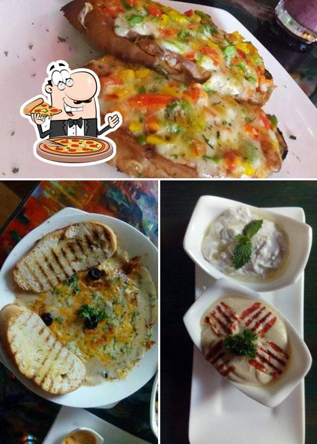 Try out pizza at Cafe Bogchi