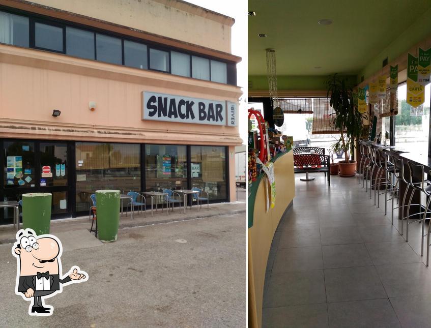 Siediti a un tavolo di Latte E Miele Cafe