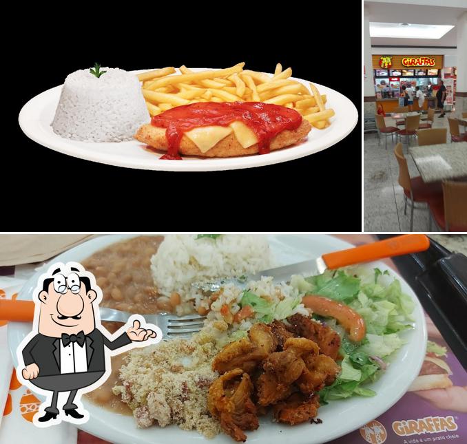 Entre diferentes coisas, interior e comida podem ser encontrados no Giraffas Shopping Vale Sul
