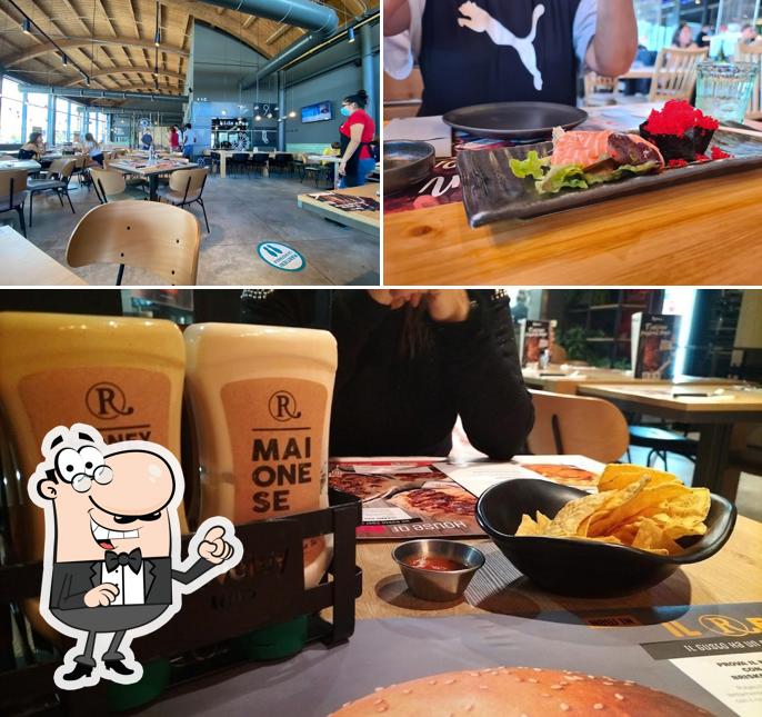 Siediti a un tavolo di Roadhouse Restaurant Livorno