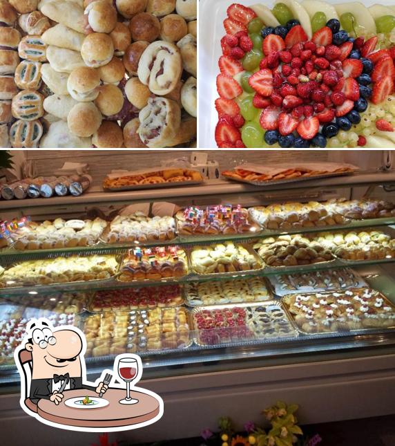 Platti al Bar Pasticceria Roma