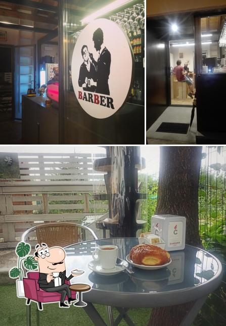 Gli interni di Barber Bar