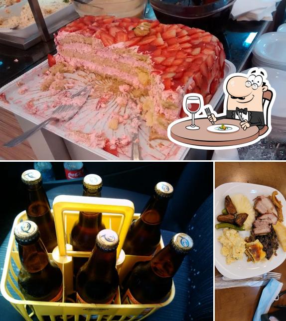 A comida e bebida do restaurante