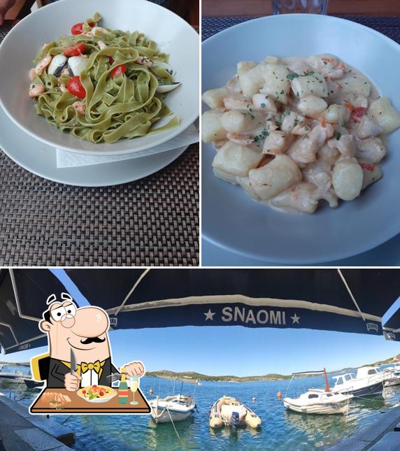 La foto di cibo e esterno da Bistro Snaomi