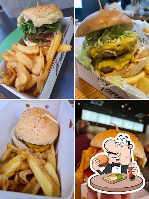 Prova un hamburger a Zangaloro Meat Factory