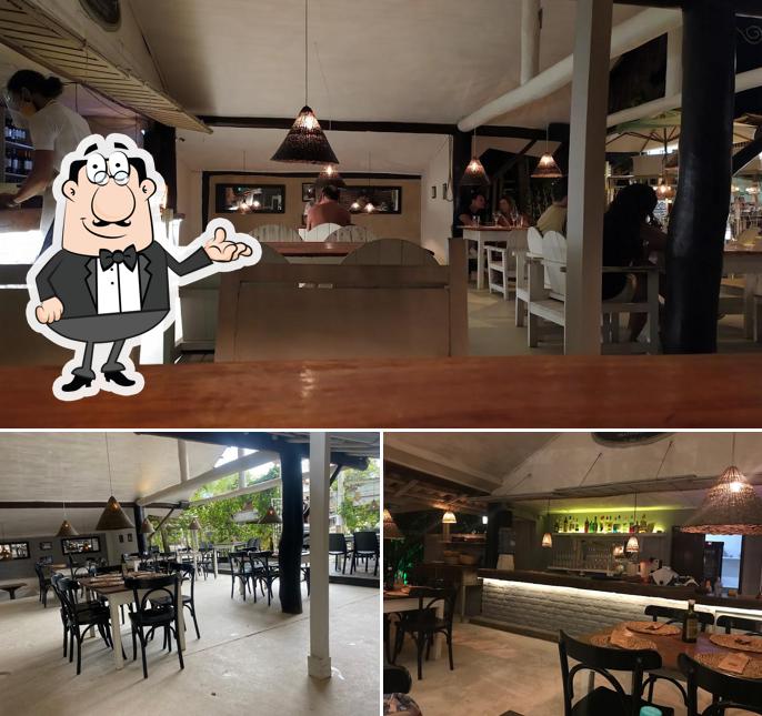 Sente em uma das mesas no Cantinetta Trancoso ristorante Italiano pizzeria sanduícharia
