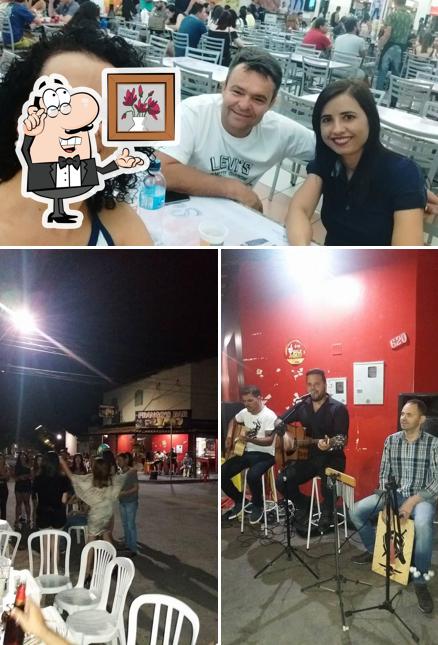 O interior do Frango's Bar