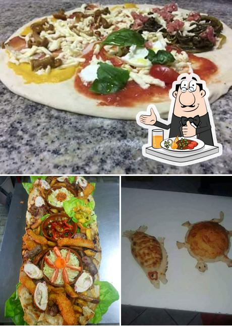 Cibo al PIZZERIA PIEDINERIA PIRAMIDI