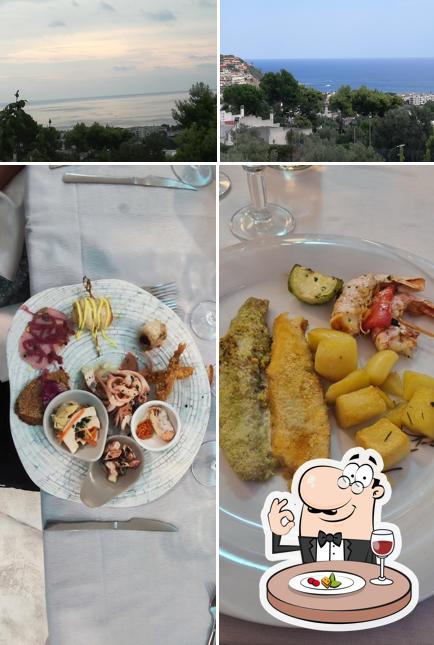 Tra le varie cose da Villaggio Costaraba si possono trovare la cibo e esterno