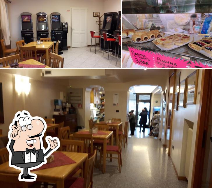 Dai un’occhiata alla immagine che presenta la interni e cibo di Bar Impero