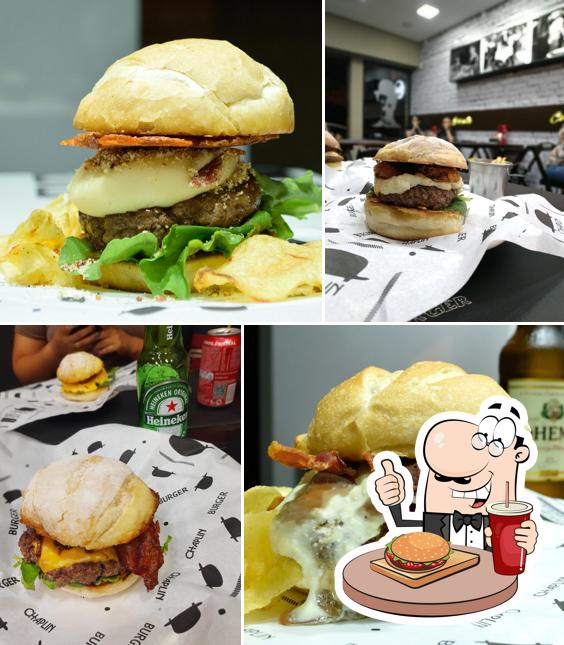 Experimente um dos hambúrgueres servidos no Chaplin Burger