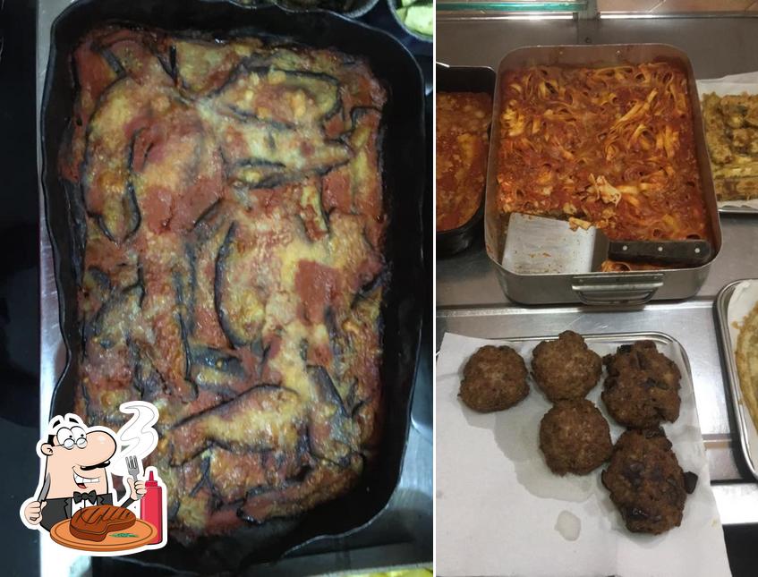 Prenditi i piatti di carne a Pizzeria rosticceria Le Caricature