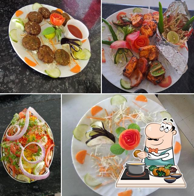 RR FAMILY RESTAURANT GIRAUDPURI
