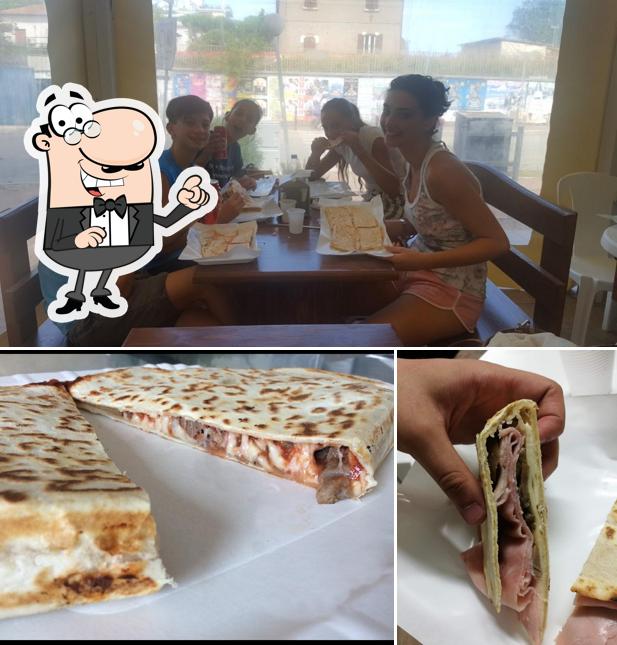 Siediti a un tavolo di Piadineria Il Chioschetto