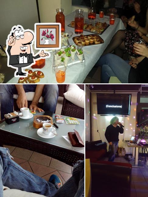 Questa è la immagine che mostra la interni e cibo di Black Out