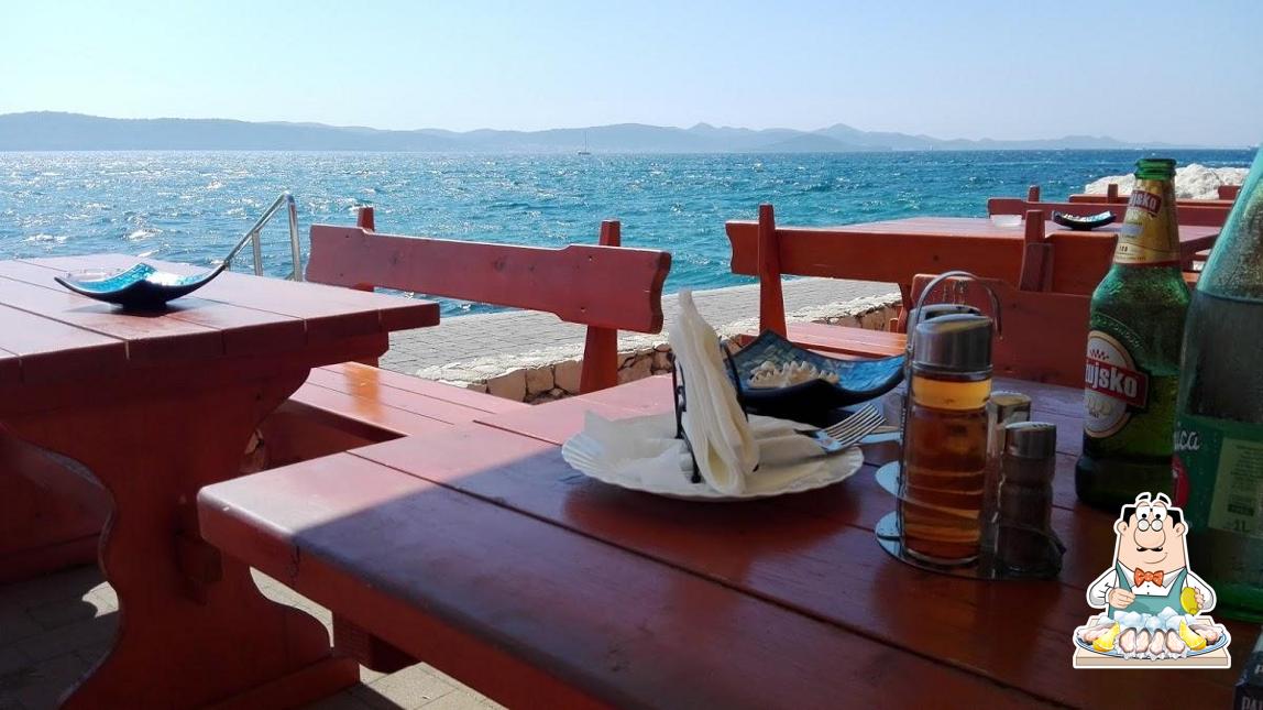 Prenditi la cucina di mare a Konoba Pumpurela