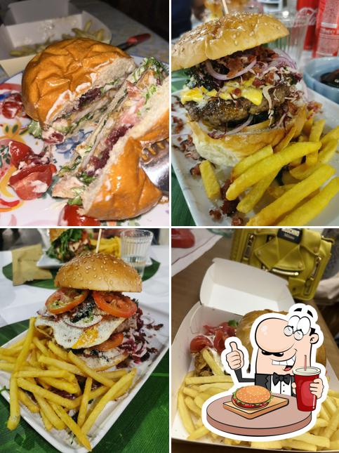 Ordina un hamburger a Blanco _urban Cafè