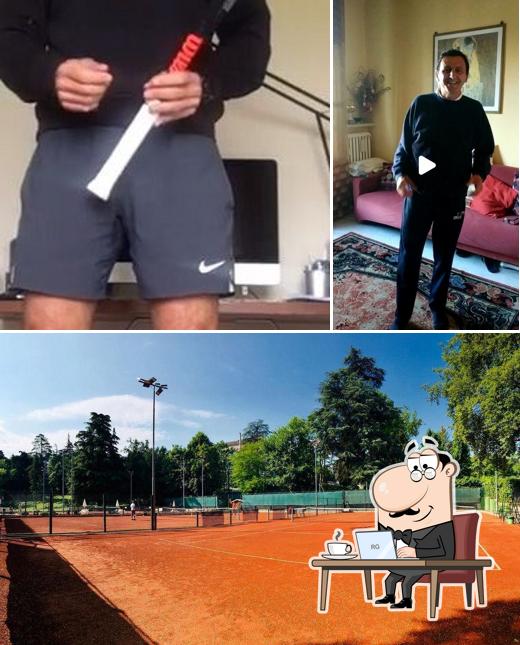 Siediti a un tavolo di Tennis Club Salso