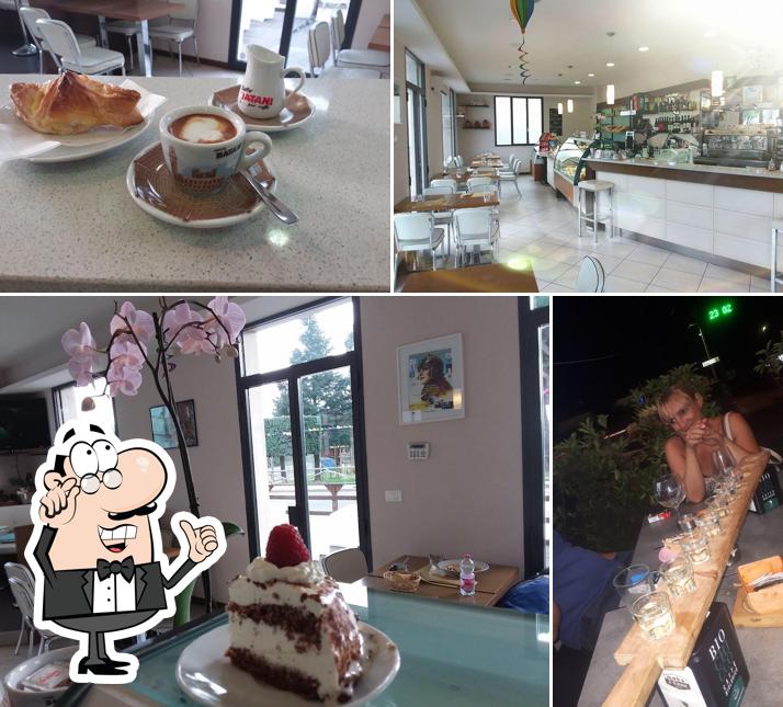 Questa è la immagine che mostra la interni e tavolo da pranzo di Sky Bar