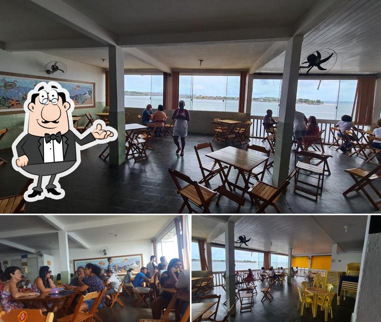 Sente em uma das mesas no Restaurante Boca de Galinha