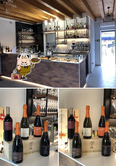 È gradevole bersi un bicchiere di vino a Bar Stesso Posto Di Dalla Manica Maria Rosa