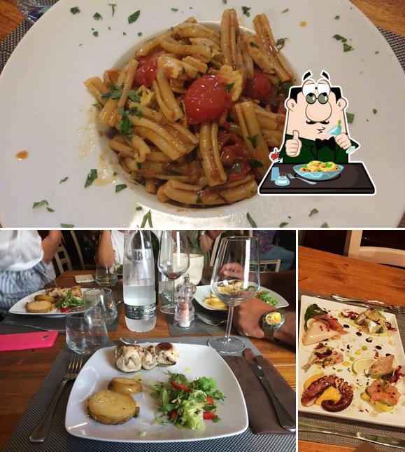 La foto della cibo e tavolo da pranzo di Hostaria da Bacco