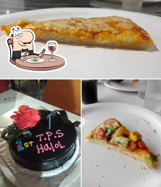 Food at The Pizza Station