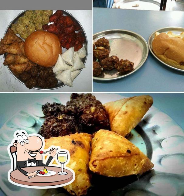 Food at NEW FAMOUS SAMOSA HOUSE