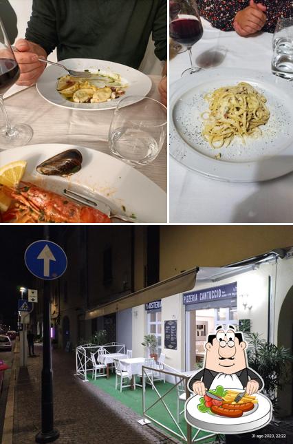 La foto di cibo e esterno da Osteria Cantuccio