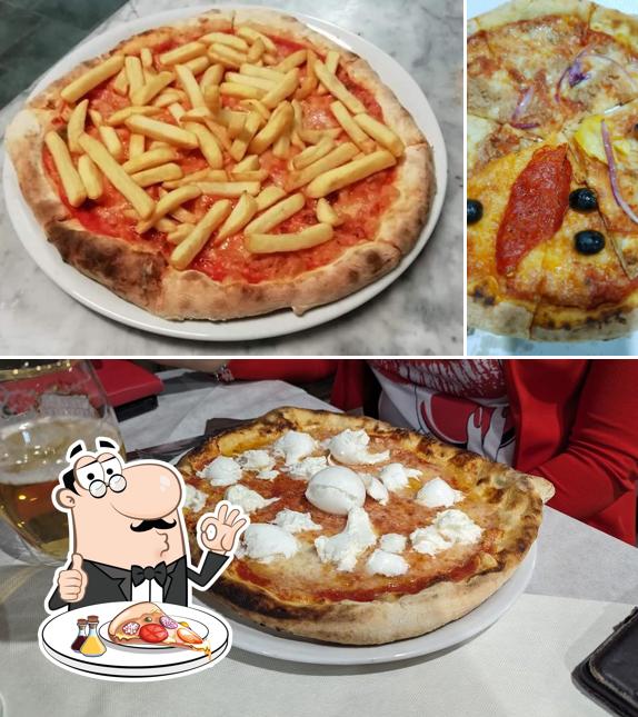 Prova una pizza a L'eclissi Piscina Ristorante Pizzeria Sala ricevimenti