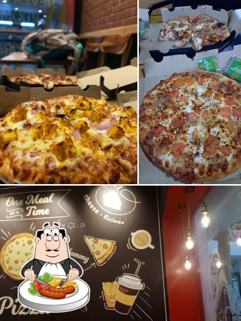 Food at Pizza bakers