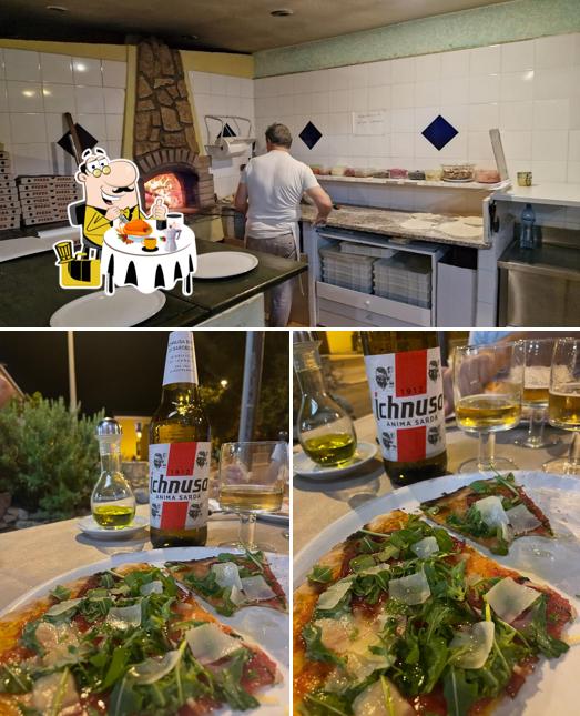 La cibo e interni del ristorante