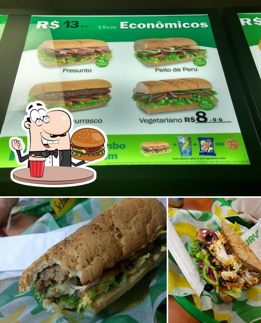 Experimente um hambúrguer no Subway