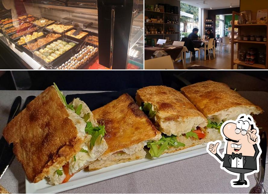 Dai un’occhiata alla immagine che raffigura la interni e cibo di Verdechiaro Ristorante Pizzeria
