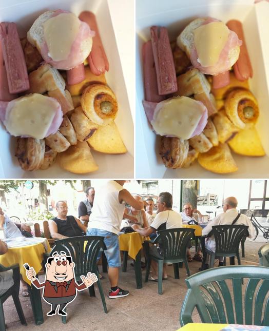 Tra le diverse cose da Caffetteria Cavour si possono trovare la cibo e interni
