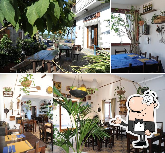 Dai un'occhiata agli interni di O' Napulitan Trattoria