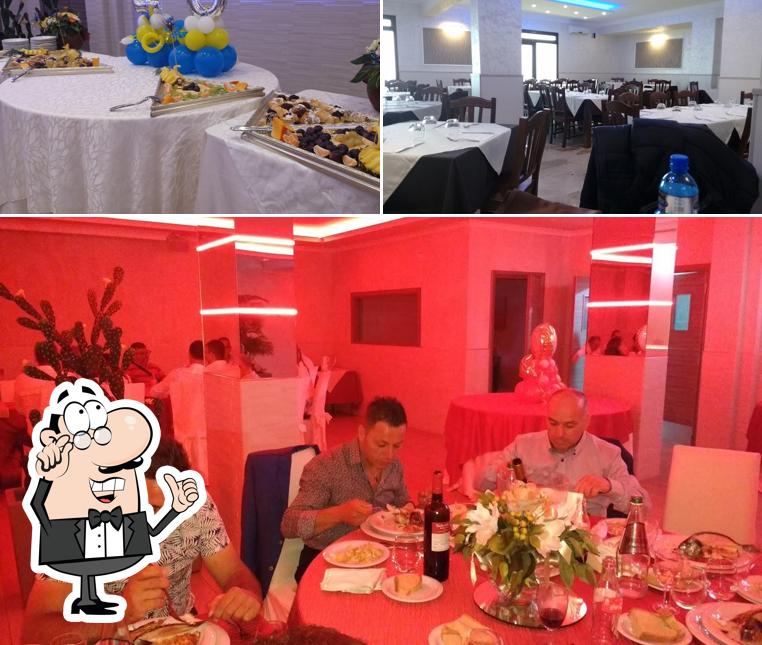 Siediti a un tavolo di Mary Grace Sala Ricevimenti Ristorante E Pizzeria