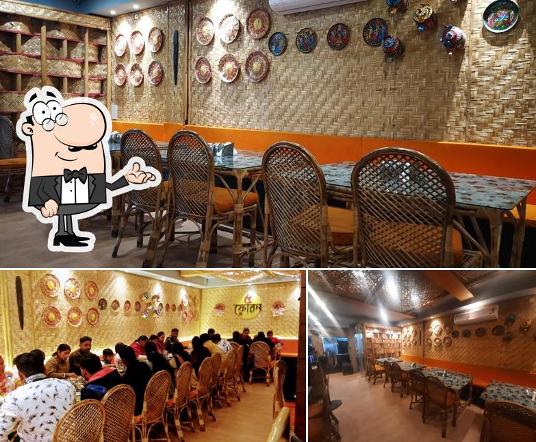 The interior of Paanch Phoron