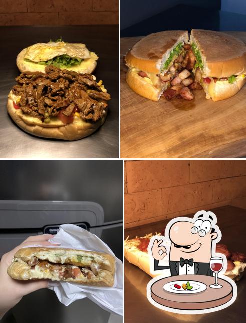 Sanduíche de carne de porco desfiada em Made in house