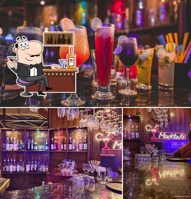 The picture of bar counter and alcohol at Old Street Cafe & Restaurant (ওল্ড স্ট্ৰীট ক্যেফে আৰু ৰেস্তোঁৰা)