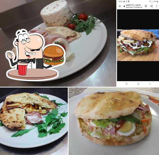 Prenditi un hamburger a Pizzeria Vicolo 4