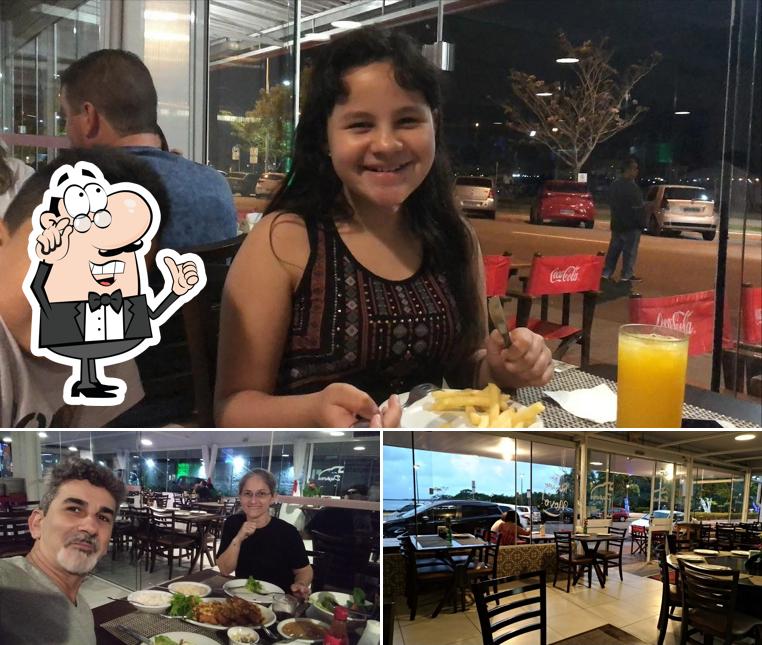 Sente em uma das mesas no Bokerão do Pera