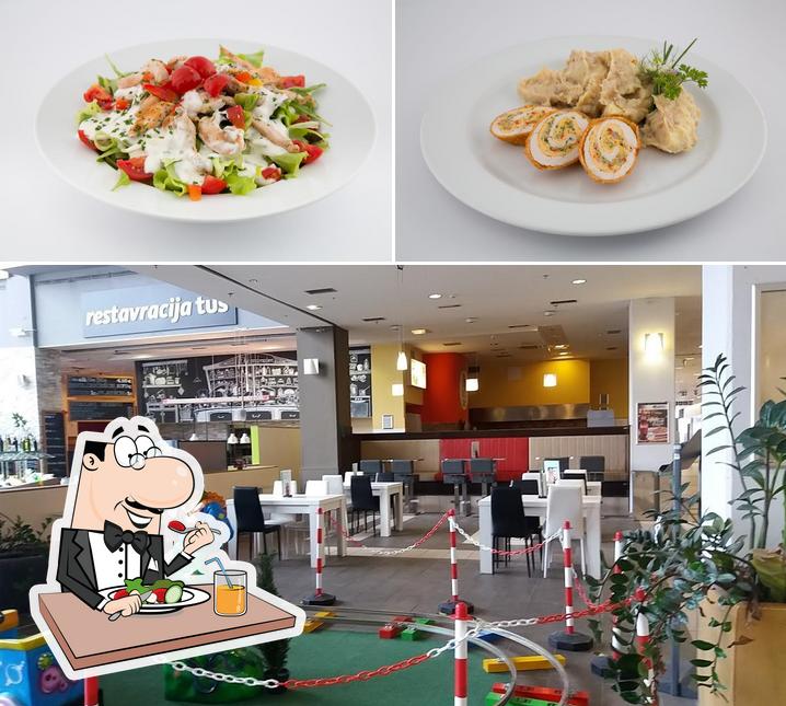 La cibo e interni del ristorante