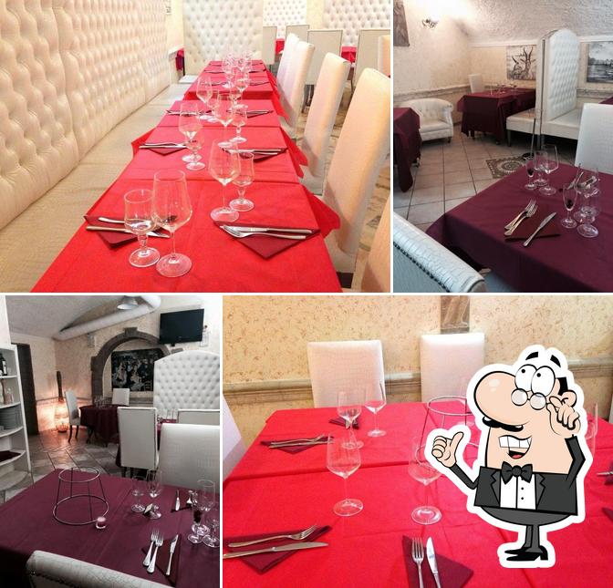 Siediti a un tavolo di Favole romane