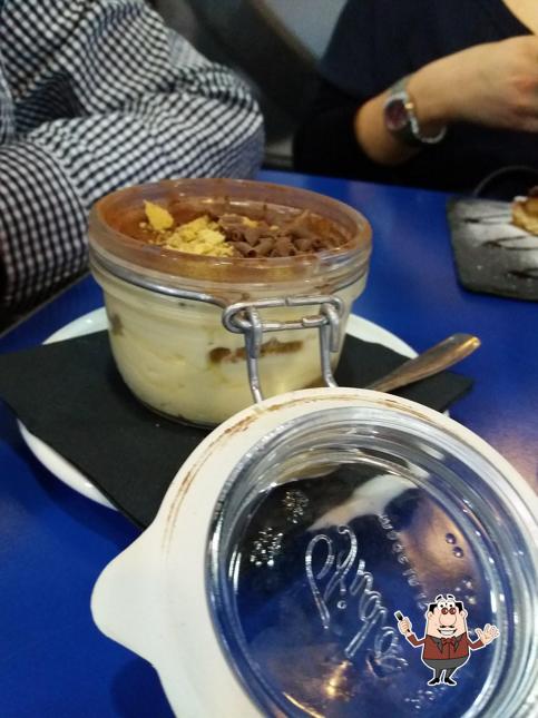 Platti al Bulldog Burger Store