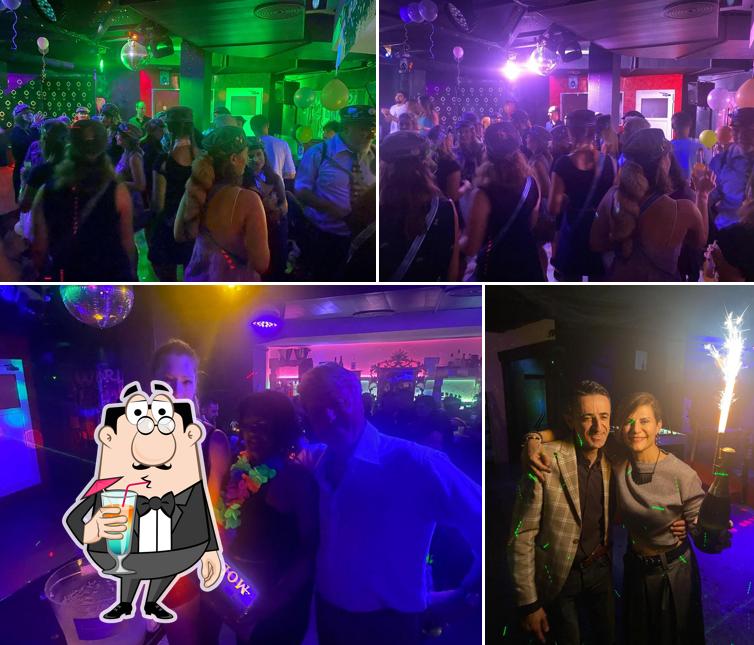 O Zone Club si caratterizza per la bevanda e cibo